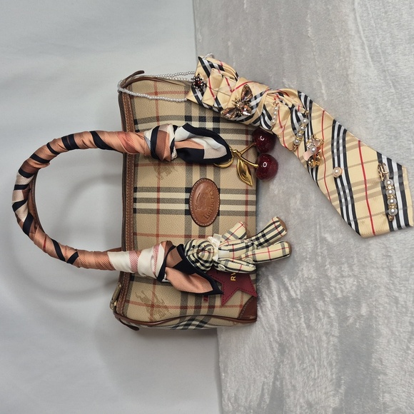 Handcrafted Luxury Fashion Necktie Necklace 📿 (PLAID PLEASURES) - Picture 6 of 17